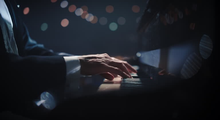 Online Piano Lesson vs Offline Which Is Better