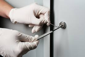 Locked Out? 5 Reasons a Mobile Locksmith is Your Fastest Solution