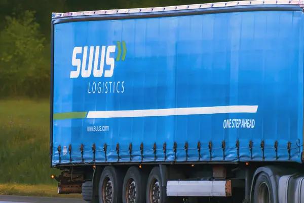 Full-Service Toronto Trucking Company with Modern Fleet